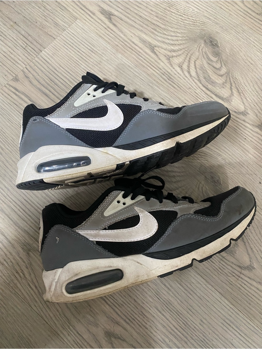 Nike Men's Gray, Black & White Air-Cushioned Sneakers